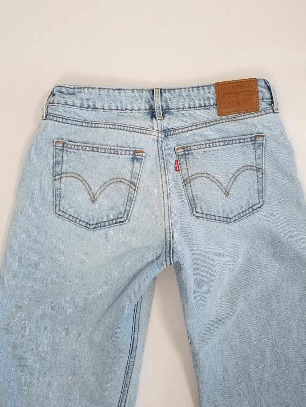 Levi's Low Loose Jeans Size 28 - Picture 5 of 8